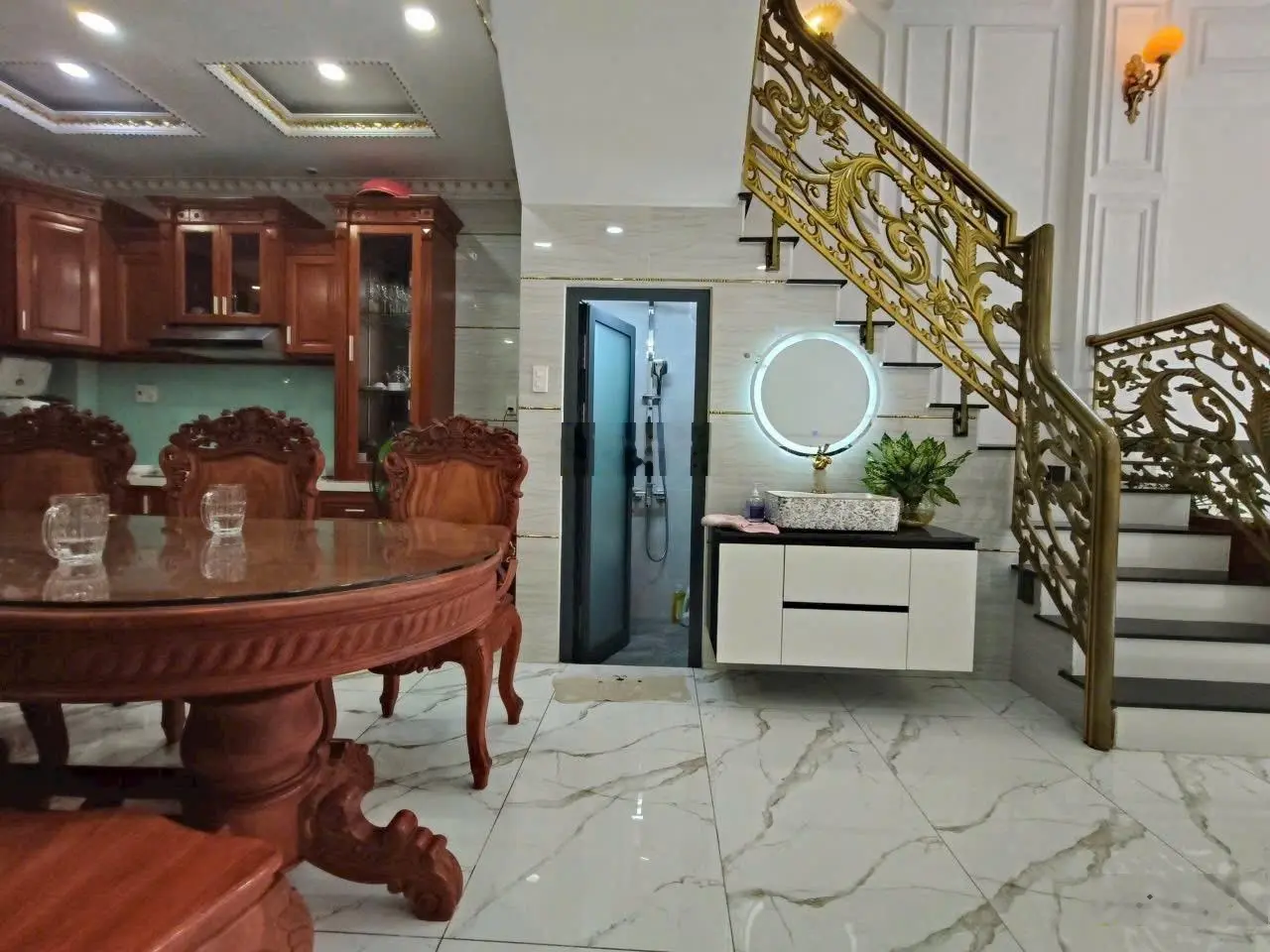 Bán Căn Nhà Đẹp Xuất Sắc nằm Sát Bên Vạn Phúc city, 5tầng full nội thất sang xịn, đường nhựa thông