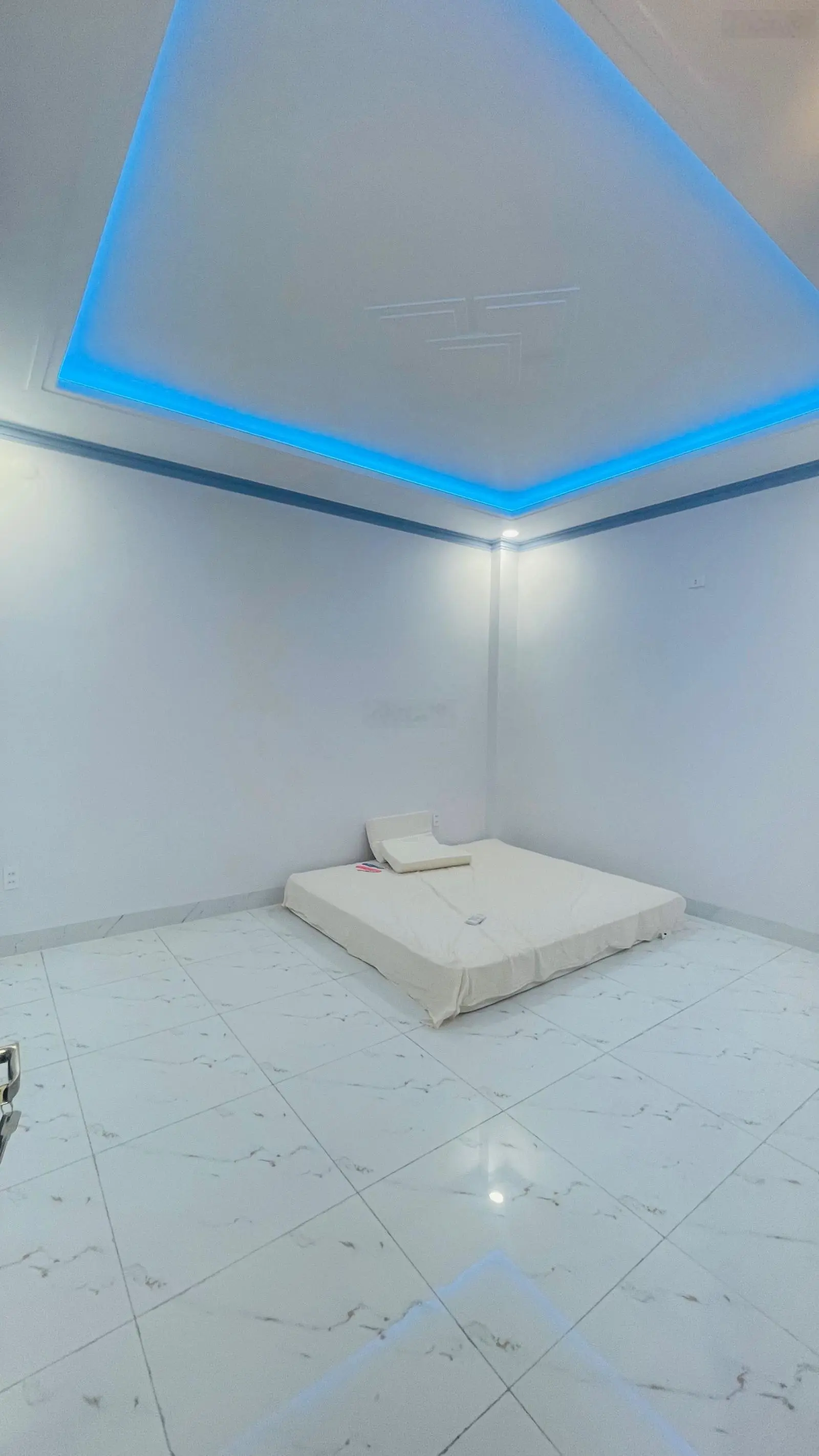 Hạ giá 400 triệu bán nhà mặt tiền đường rộng 13m - vừa ở vừa kinh doanh - cách biển chỉ 3 đi xe