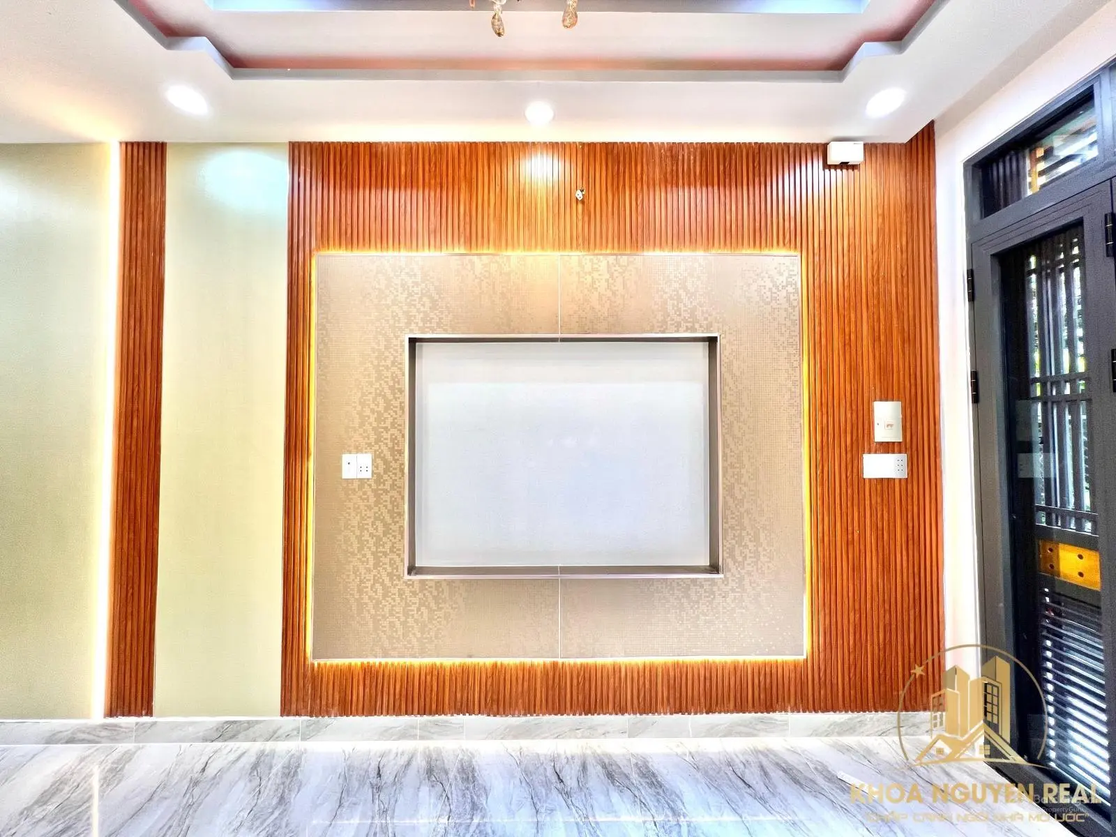 Nhà đẹp nở hậu đường số, phường 4 quận 4 - 3.3x11m - 3 lầu hoàn công đủ