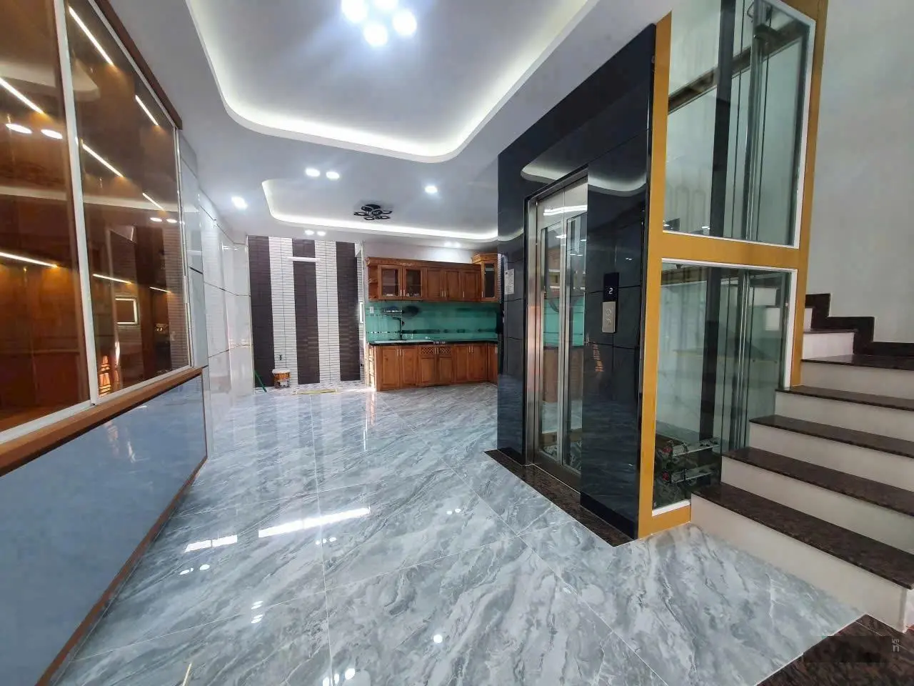 Bán nhà Phố kiểu Văn phòng cty 5x20m.Đúc 5 tấm Có thang máy.Mặt Tiền Đường THỚI AN.Q12