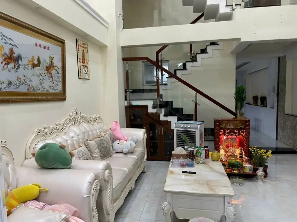 BÁN Nhà đẹp HXH cạnh ngã tư Nguyễn Lương Bằng Quận 7. Dt 4,5x17m 2 Lầu