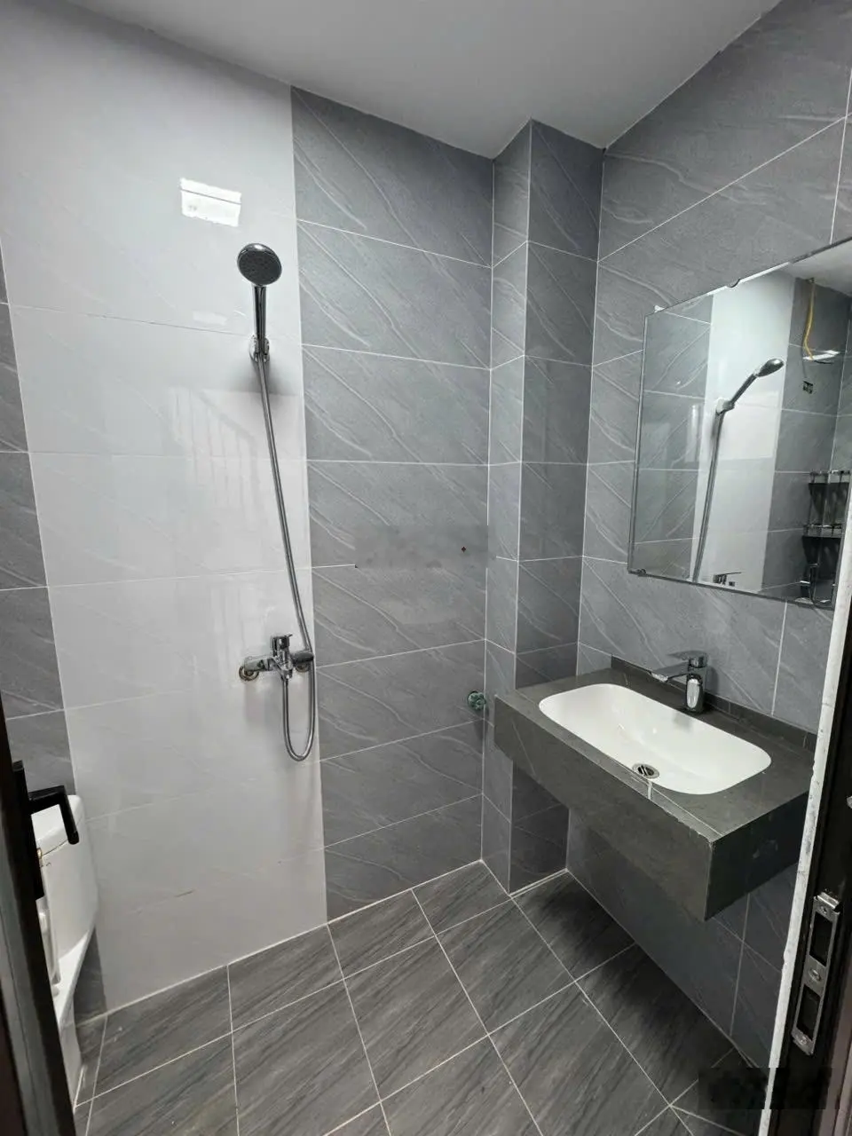 Nhận nhà mới đón tết 2025 - Phượng Đồng Phụng Châu. Nhà xây 3 tầng 39m2 ô tô đỗ sát - sẵn sổ đỏ
