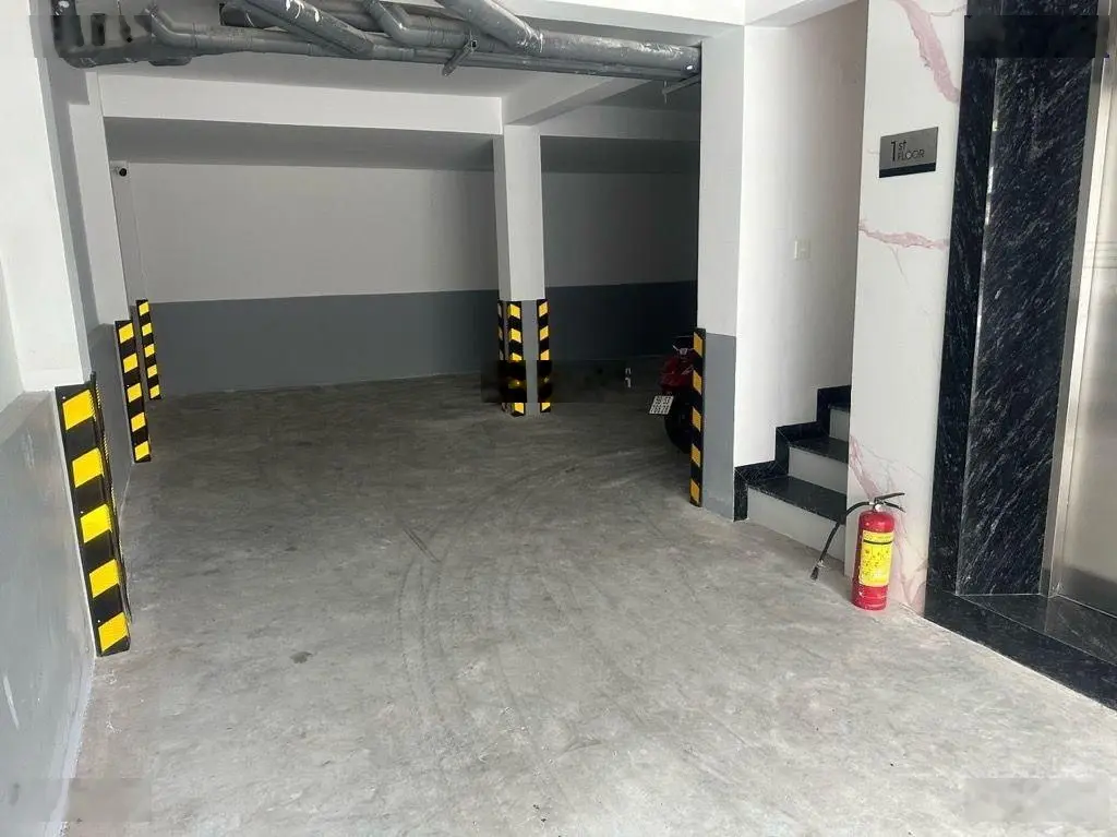Bán tòa nhà văn phòng 9 tầng, mặt tiền đường Đào Duy Anh, Quận Phú Nhuận, DTSD 1000m2