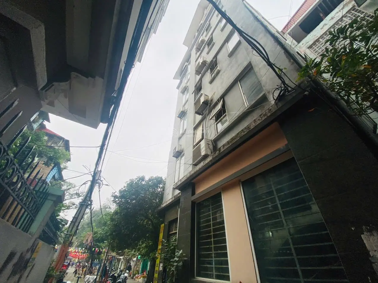 Bán căn nhà 4 tầng phố Thành Công, diện tích 185m2. Mặt tiền 8m. Giá đầu tư