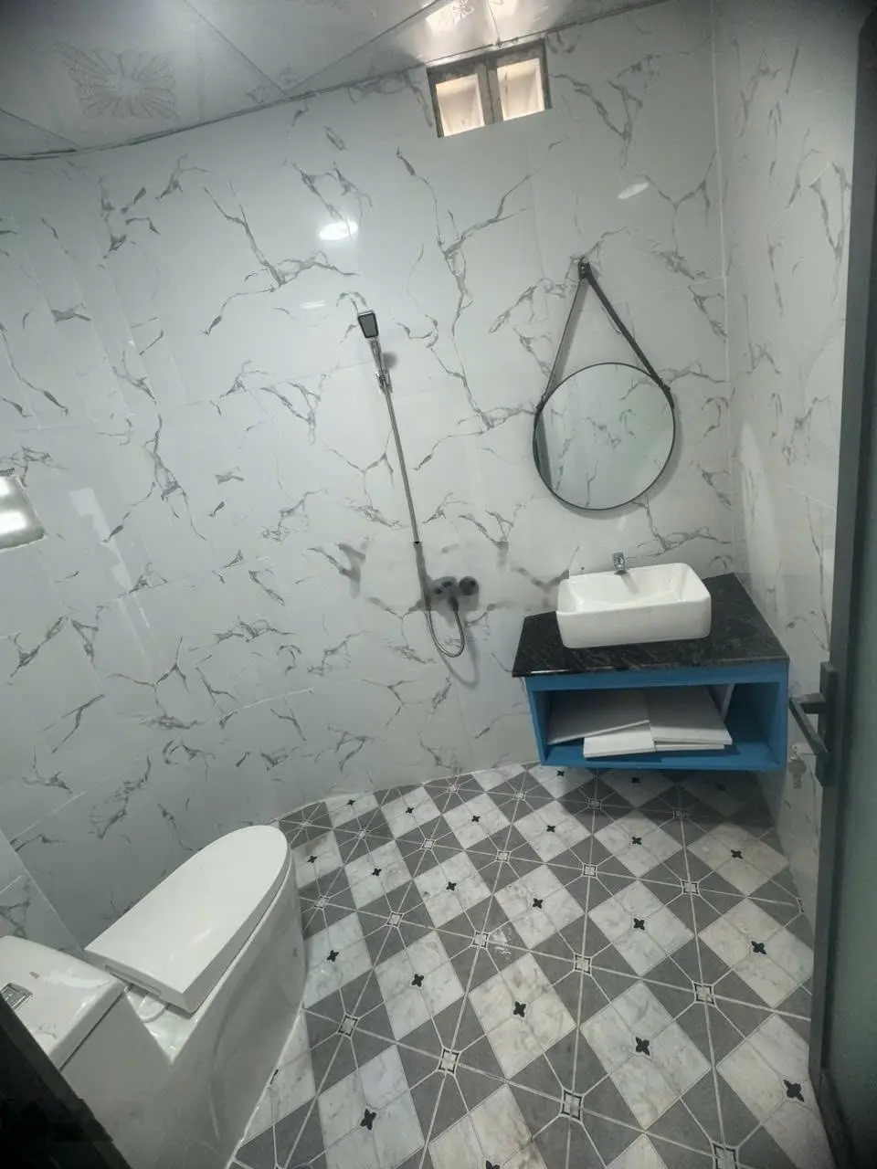 Cần bán nhà căn góc đường Dương Vân Nga - Vĩnh Hải - DT 53,5m2 - Nhà mới xây, full nội thất.