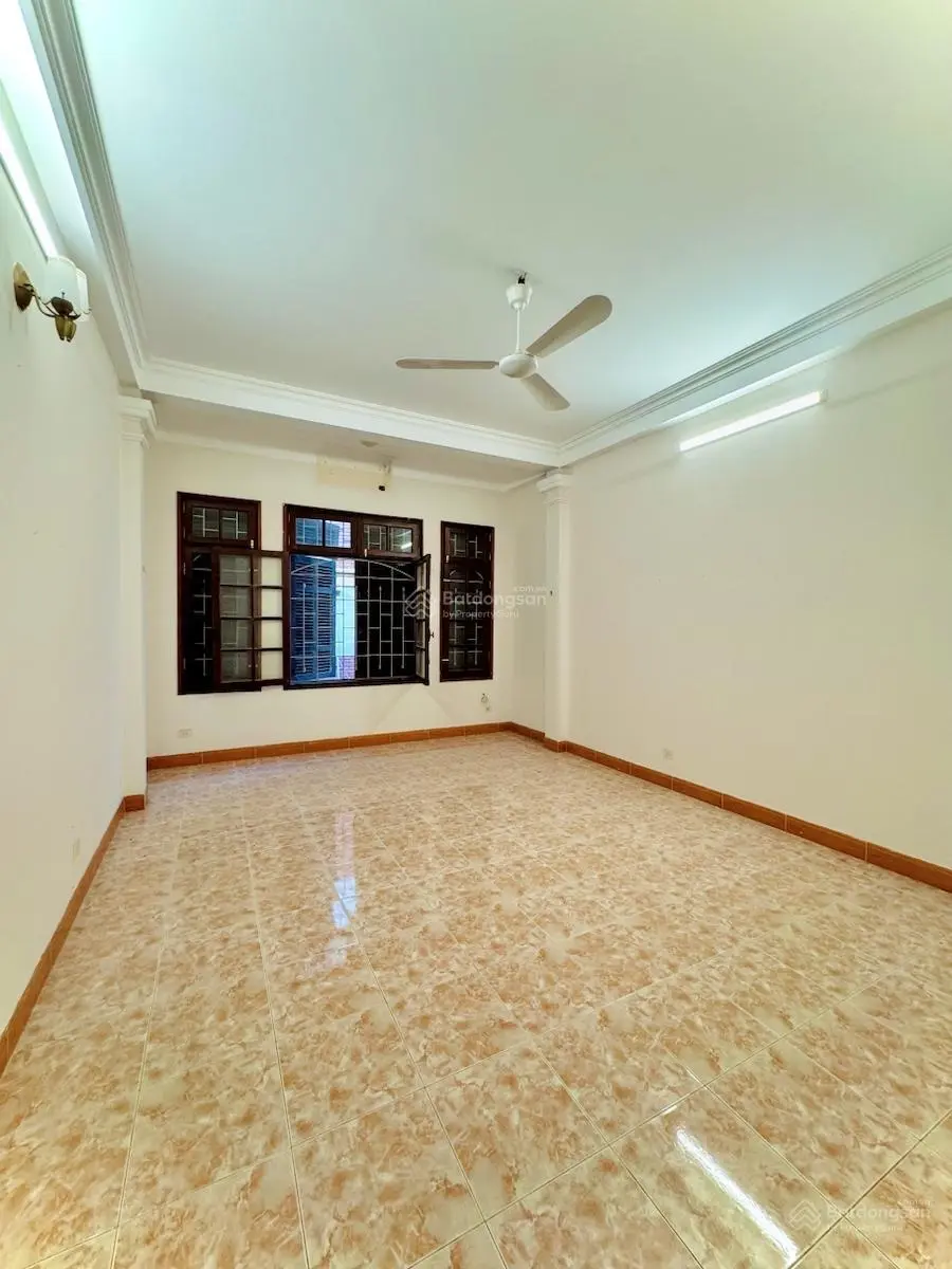 Bán nhà phố Kim Đồng - quận Hoàng Mai 63m2 ngõ thông tứ hướng. Ô tô đỗ cửa mặt tiền 4,5m