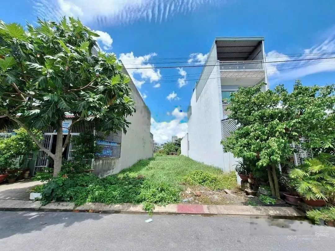 Chủ ngộp bán gấp đất MT đường Nguyễn Chánh Tâm, DT: 120m2, Giá chỉ: 550tr, SHR, LH: 0909 583 ***