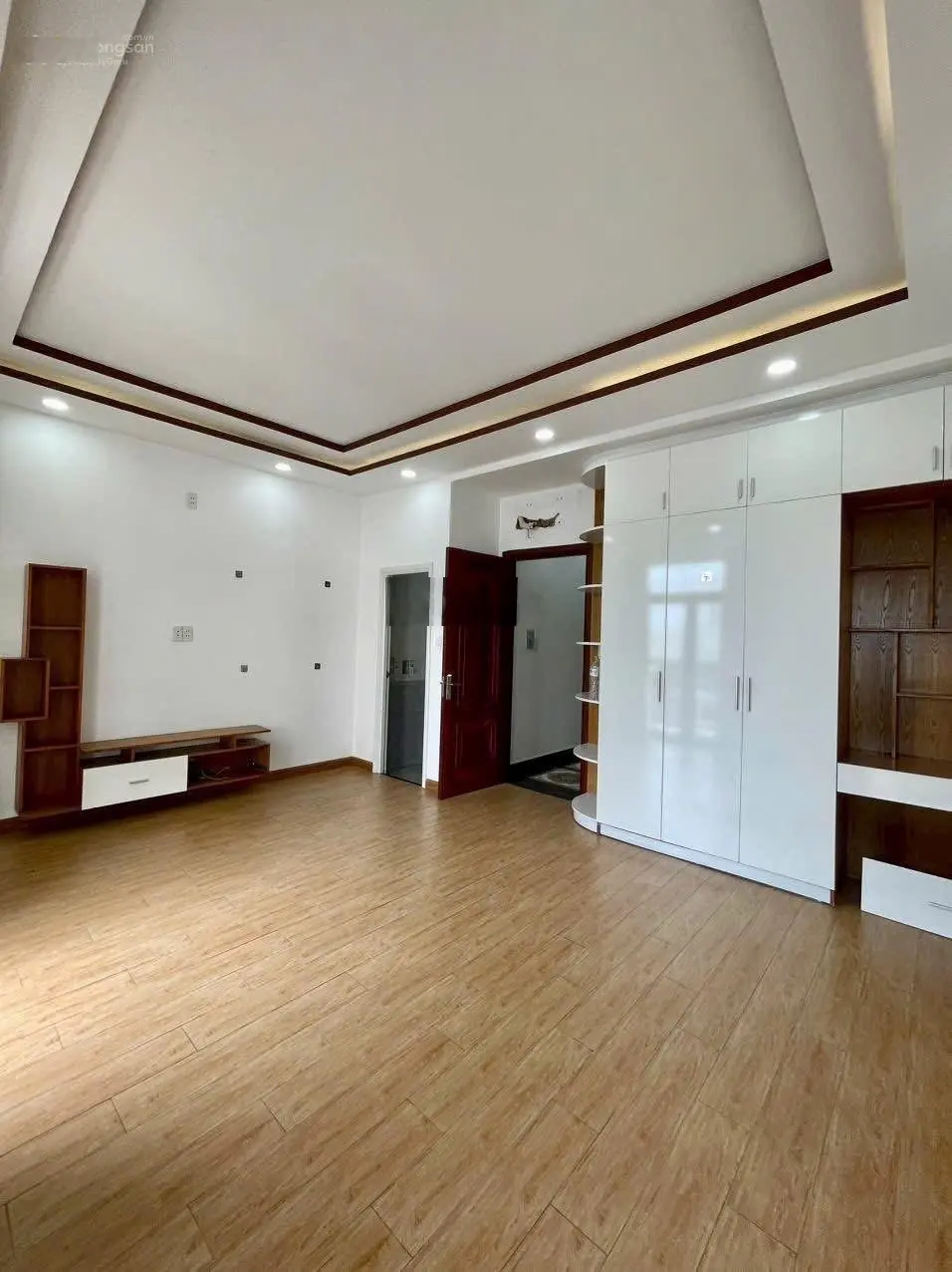 Vợ chồng tôi bán nhà Điện Biên Phủ-Q10, gần Vincom 3tháng2. Giá 3tỷ970/86,6m2 đang cho thuê 28triệu