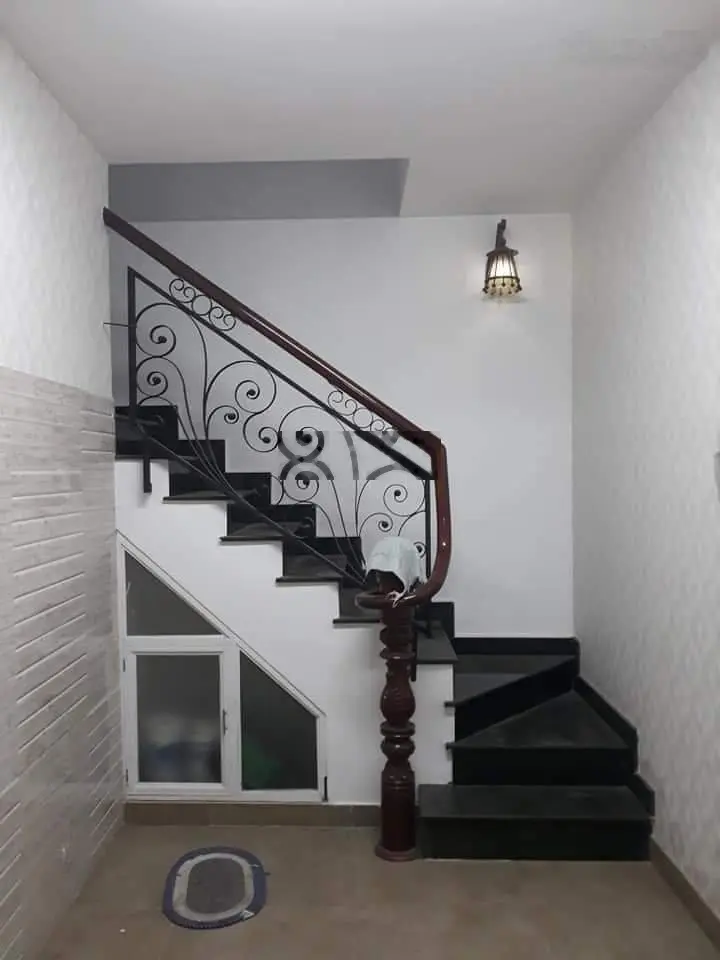 Chủ bán gấp nhà Bùi Đình Túy 40m2 , 1 trệt 1 lửng , 1 lầu giá 2 tỷ 250, sổ hồng riêng .