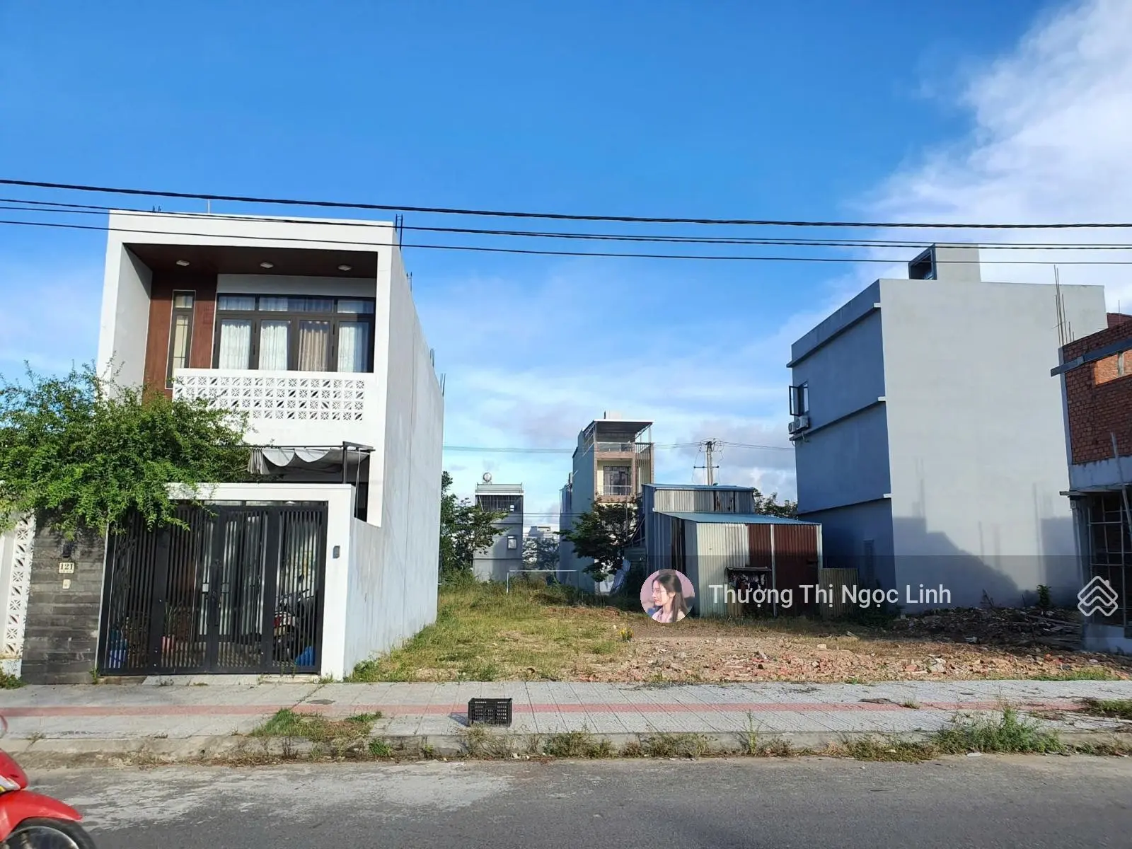 Bán gấp lô đất MT Nguyễn Văn Trung, phường 8, gần Co. Opmart Bến Tre. Diện tích 120m2/600tr. SHR