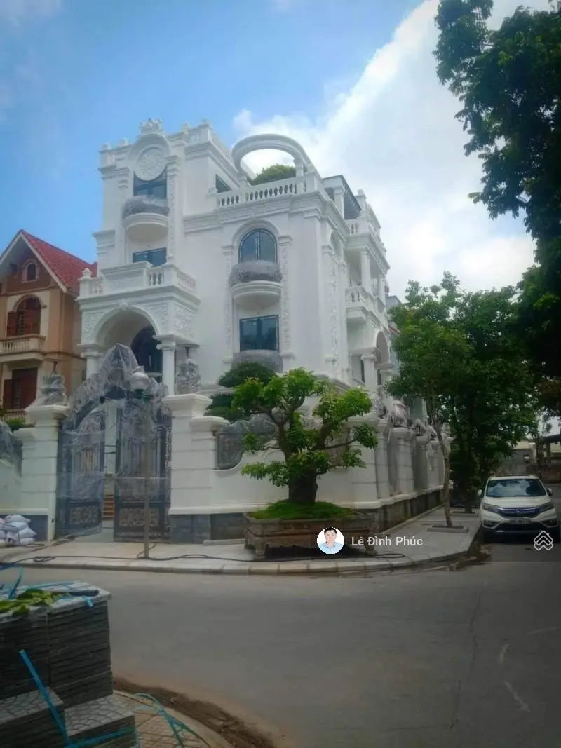 Biệt thự đẳng cấp, 286m2x4T, MT 13m, vị trí đắc địa, vỉa hè 2 bên, đường ô tô tránh, 39 tỷ