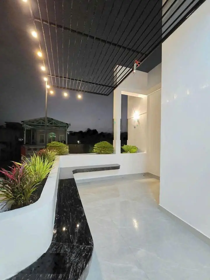 Tôi cần bán gấp nhà tú xương,quận 3-giá:3.35tỷ/68m2(5x13.6m). sổ chuẩn. gần bệnh viện mắt tp.hcm