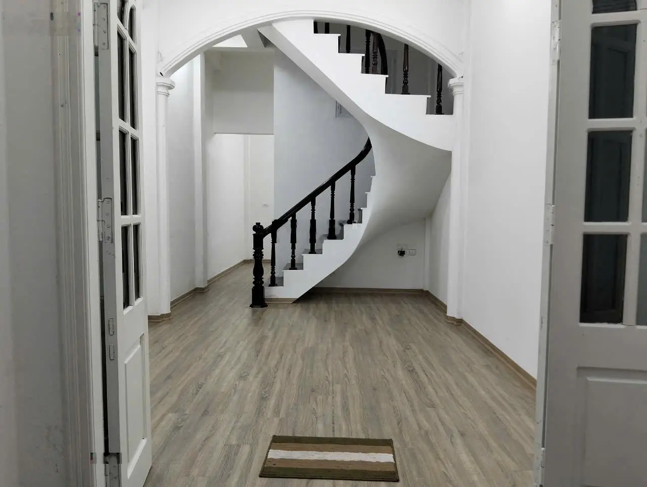 Cần bán nhà riêng tại ngõ 71 Tân Ấp, 41m2, 4 tầng, ngõ thông các phố, giá 6.79 tỷ. LH: 0826 218 ***