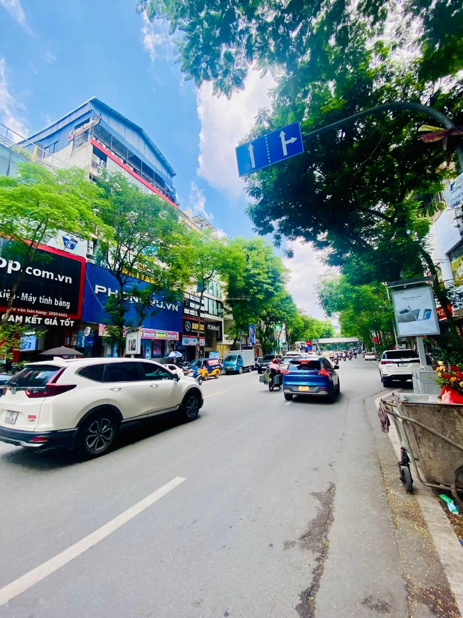 Cần bán tòa nhà 8 tầng, phân lô Thái hà, đường 2 ô tô tránh, đang cho thuê 2 tỷ/năm.