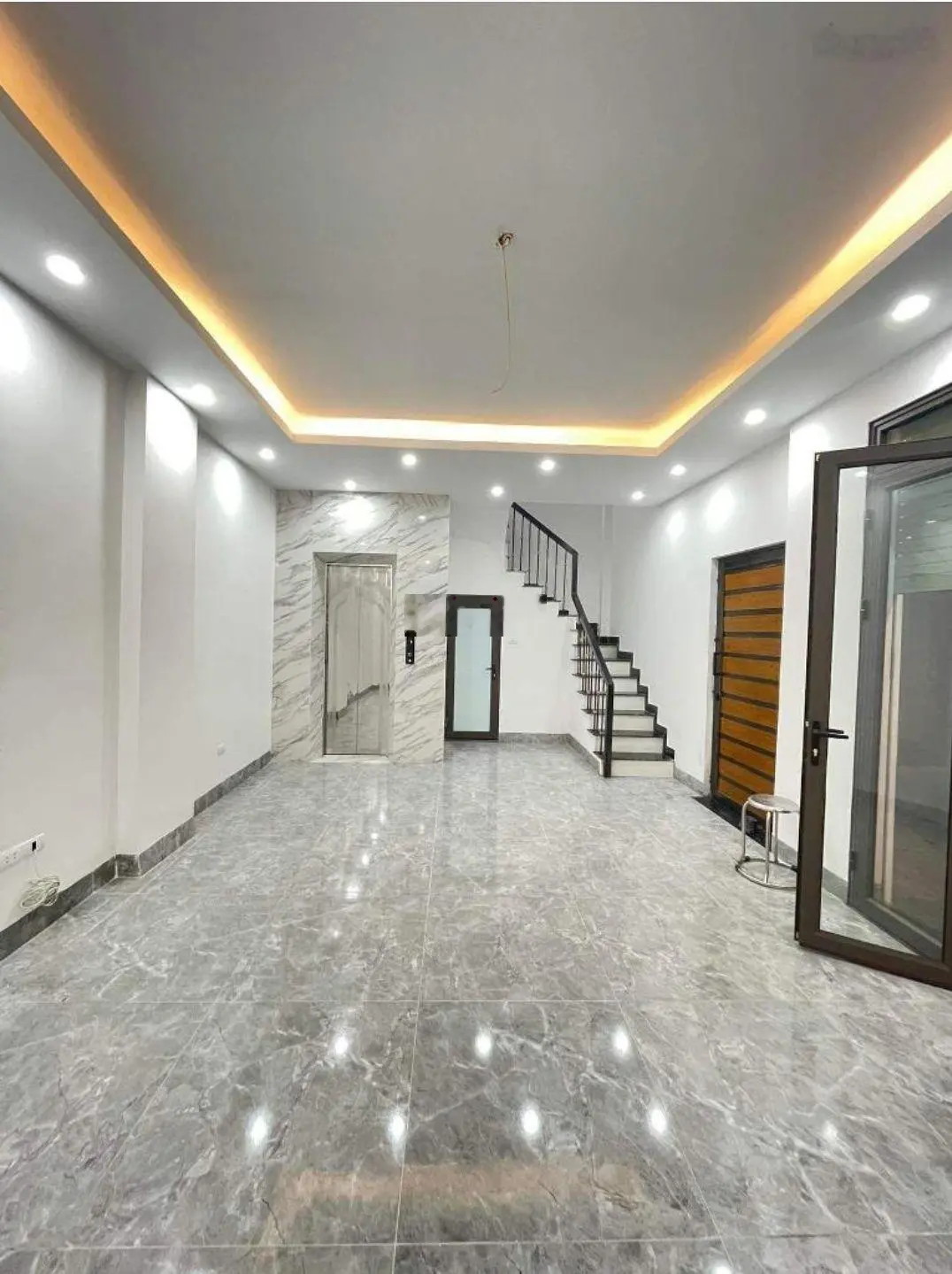 Bán nhà 7 Tầng thang máy, Tô Ngọc Vân, Tây Hồ, 40m2, đi bộ ra Hồ Tây. Giá: 12.9 tỷ