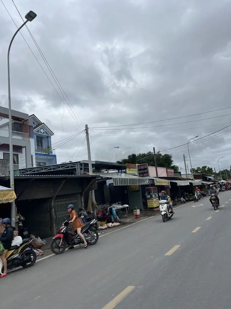 Tôi cần bán miếng đất thổ ngay thị trấn Trảng Bàng giá 500tr sổ sẵn