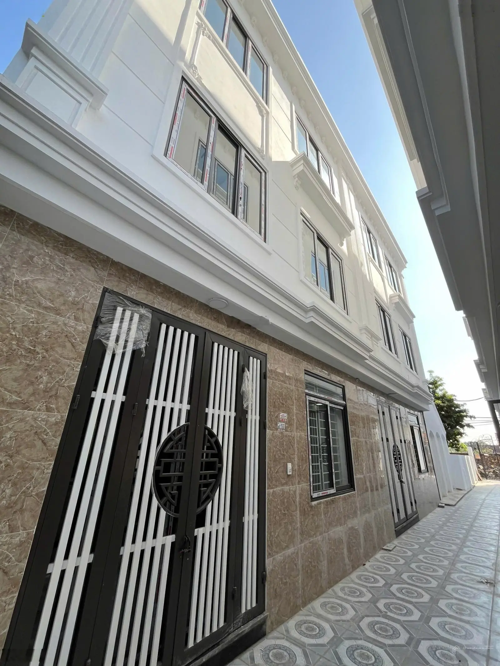 Bán nhà rẻ nhất Phụng Châu, nhà đã hoàn thiện, về ở được luôn. S: 32m2* 4 tầng, ô tô đỗ cửa