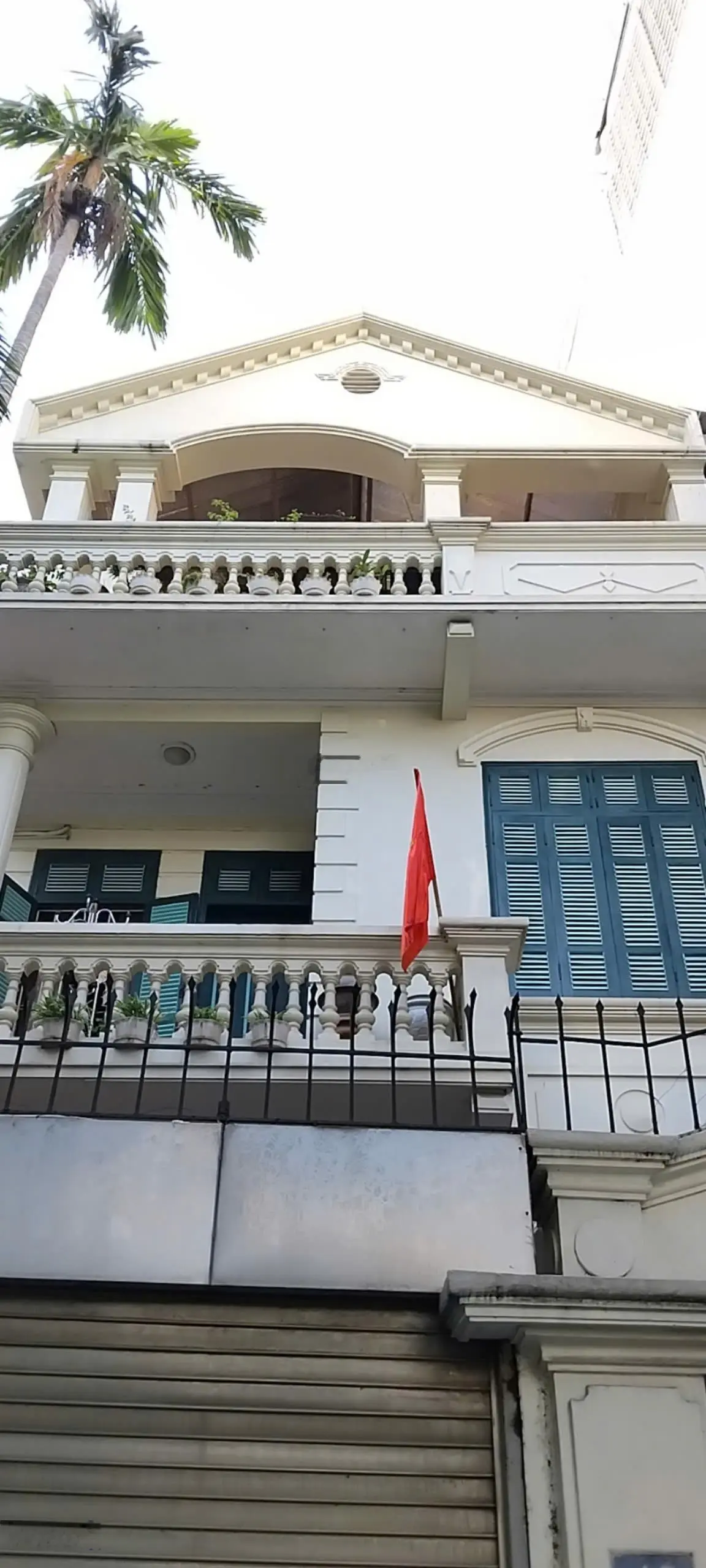 (Mặt tiền 7.3m) mặt phố Nguyễn Đình Hoàn Cầu Giấy 99m2 view sông giá 28 tỷ