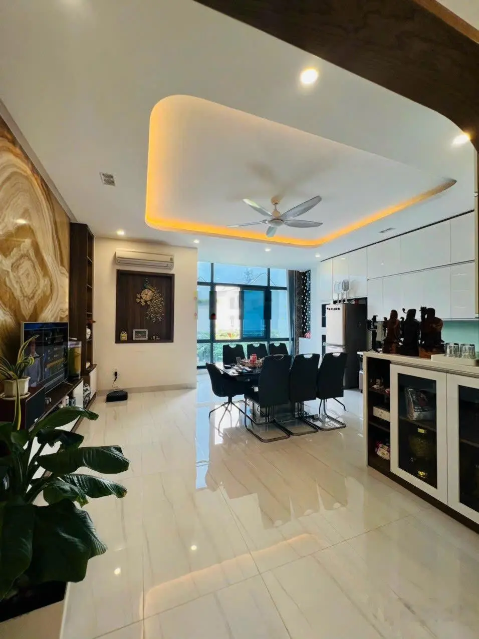 Bán Nhà Phố Liền Kề Tại Bưng Ông Thoàn, 13,868 tỷ, 94m2, 3 Tầng BTCT gồm 4PN, 4WC, pháp lý đầy đủ.