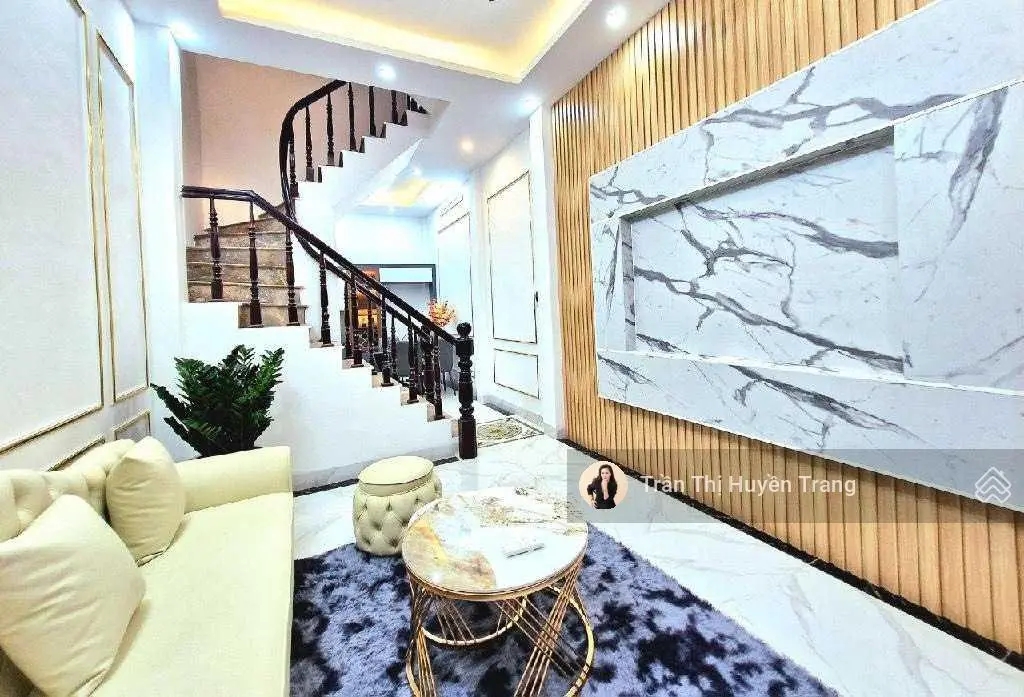 Bán nhà đẹp 40m2 Cầu Giấy, 4 tầng 4 ngủ, ngõ thông, ô tô đỗ cửa, 8 tỷ 100