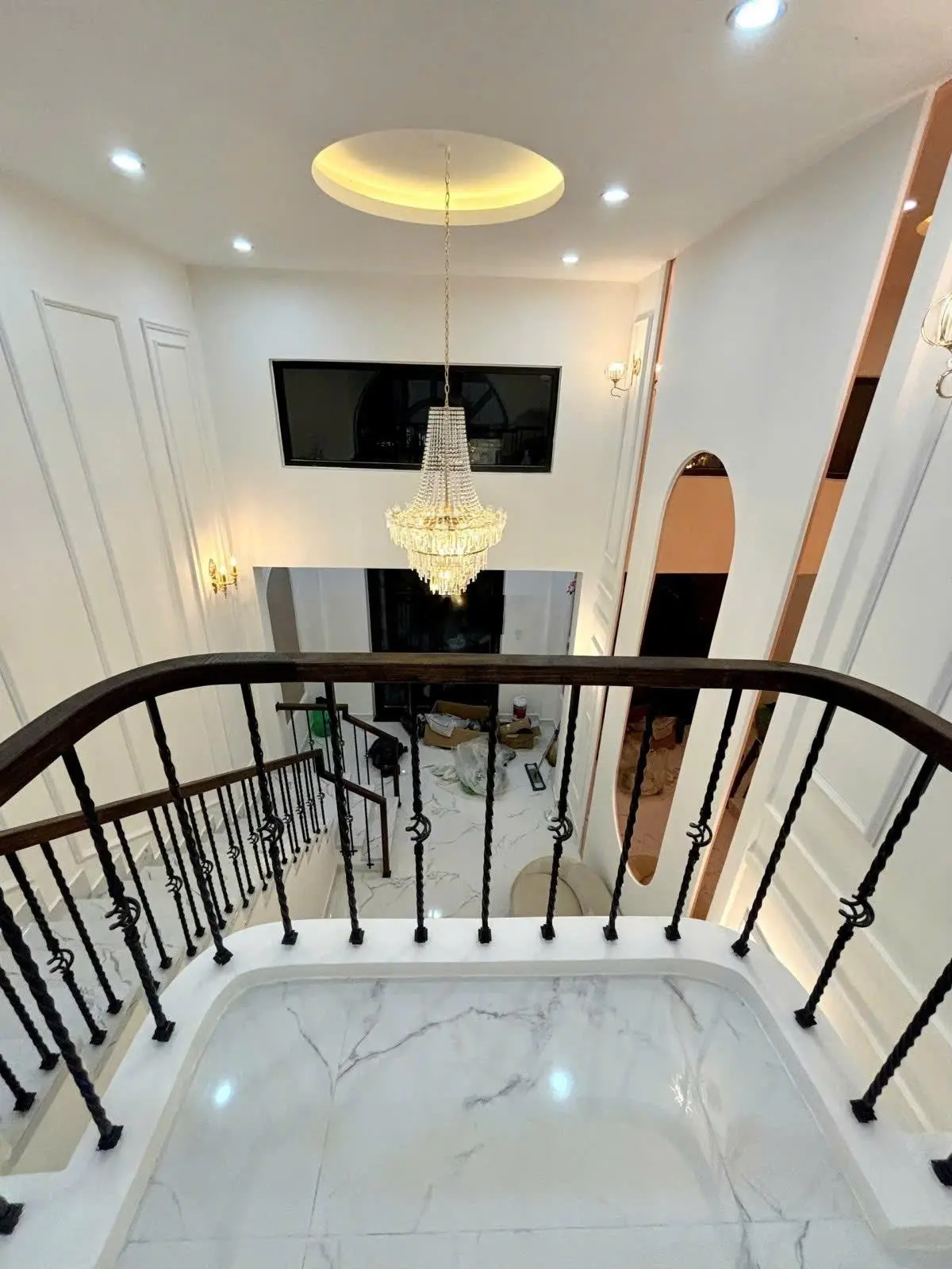 Nhà kiệt Điện Biên Phủ, nhà 2 tầng mới, 2 kiệt trước và sau, nhà mới dọn vào ở ngay