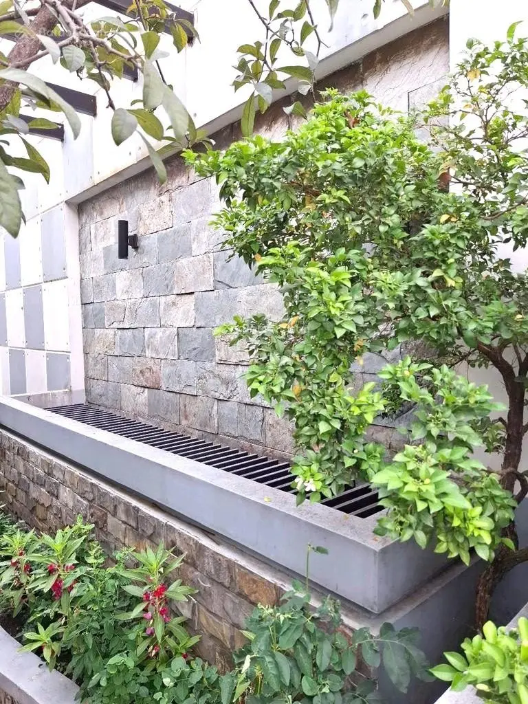 Bán biệt thự ngay nhà ga t3 - tân bình - dt 151m - 3 tầng btct -ngang hiếm 7m - đường nhựa thông