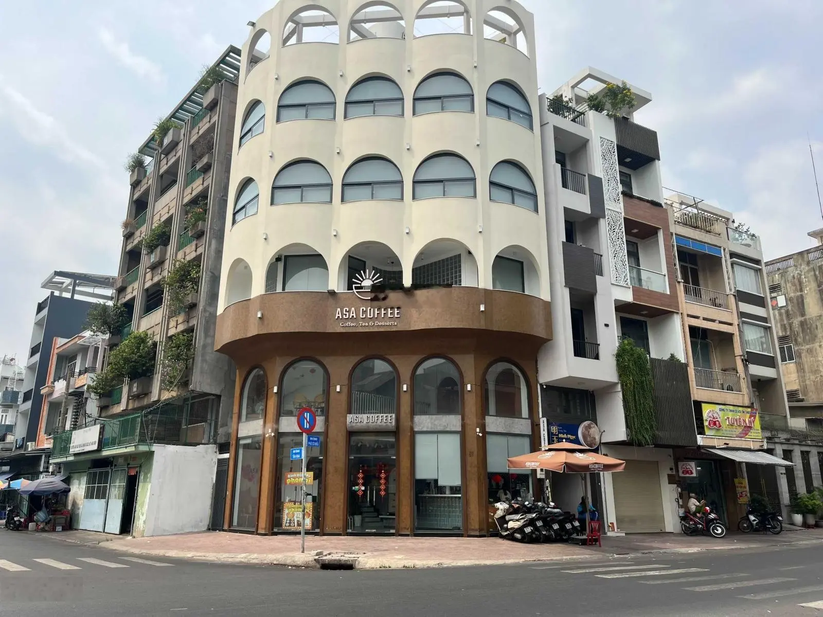 Góc giao lộ Phó Cơ Điều - Tân Khai ( 8 x 10m ) 6 Lầu + Thang Máy. HĐT: 50tr/tháng. Giá: 27.5 Tỷ
