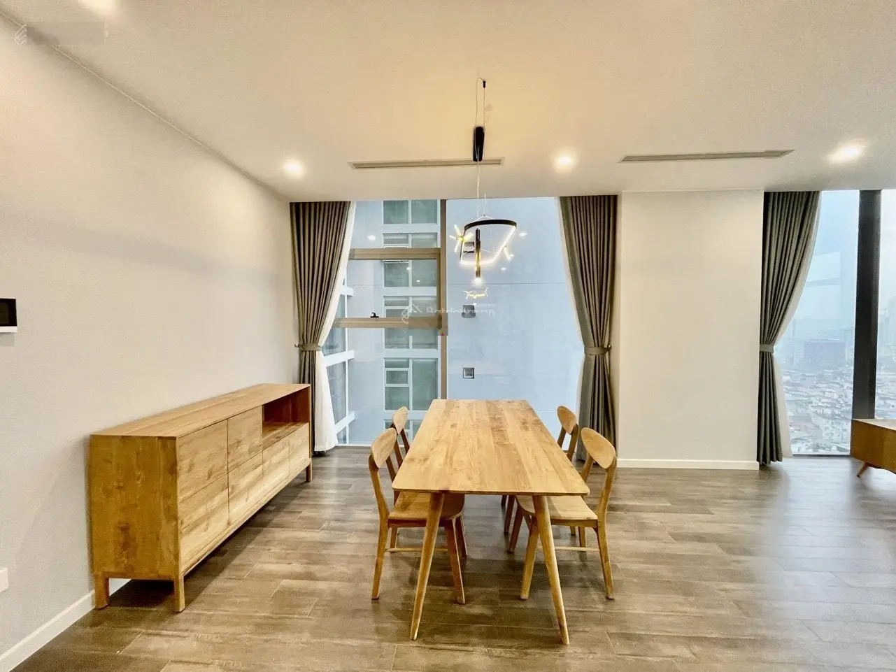 Chuyển nhượng căn hộ DT 92m2 thiết kế 3 ngủ toà The Nine- 9 Phạm Văn Đồng, sổ đỏ, full đồ bàn giao.
