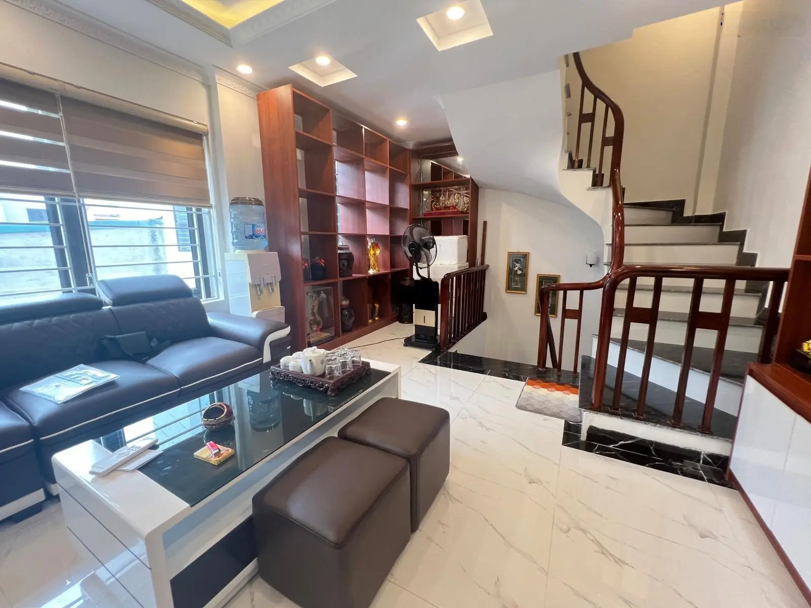 Cực hiếm Phúc Lợi, nhà đẹp full nội thất 6 tầng, MT 6m ô tô đỗ cổng, dân trí cao an cư, 4.6 tỷ
