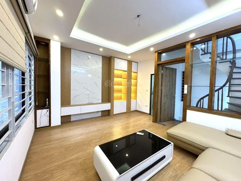 Chính chủ bán nhà Hạ Yên Quyết 20m ra mặt phố ,nhà 5 tầng đối diện CV chỉ 8 tỷ