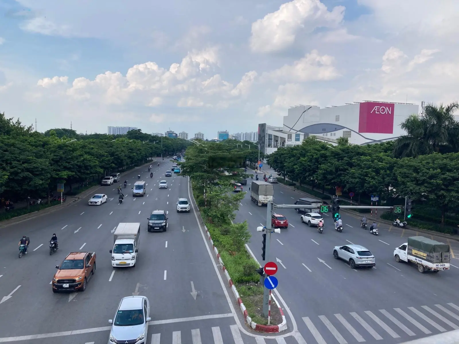 Bán Nhanh Căn Nhà Mặt Phố Cổ Linh đoạn đẹp nhất Phố cạnh Aeon Mall phố Chu Huy Mân và khu HimLam