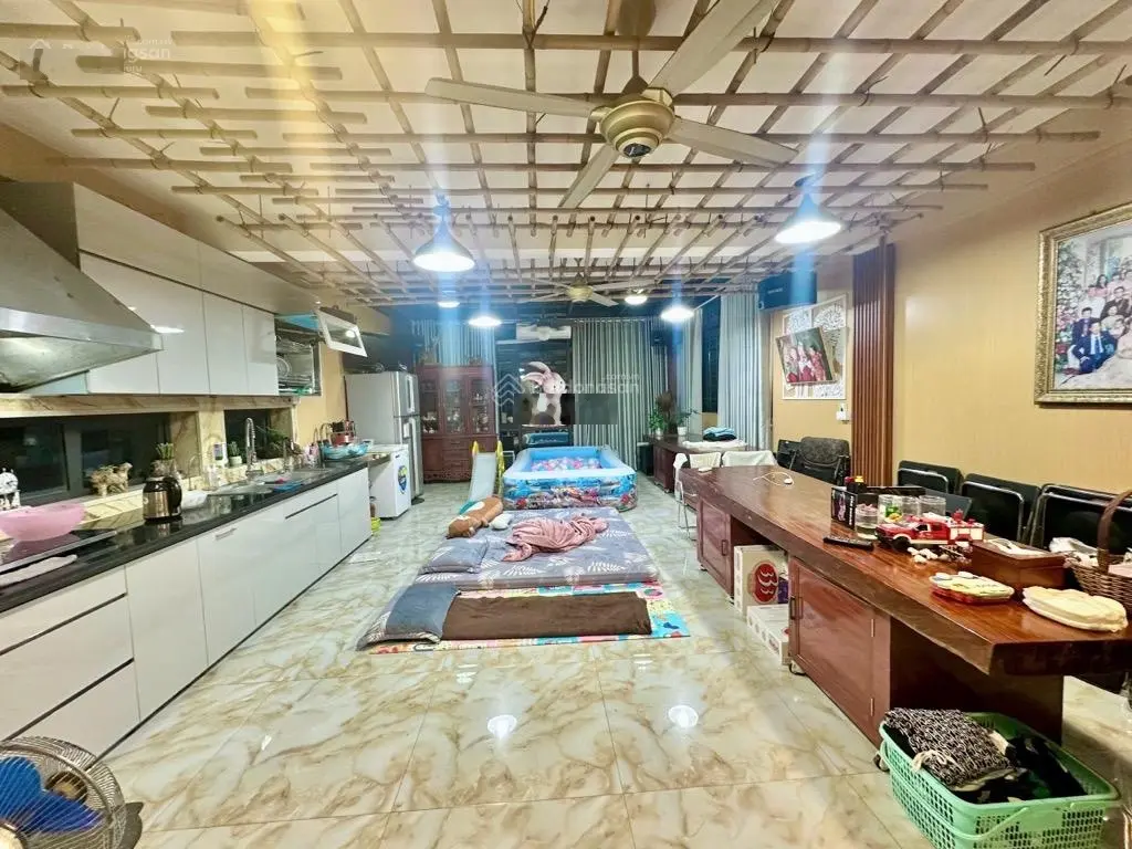 Nhà đẹp ô tô đỗ vào nhà viw hồ thoáng sáng giá hấp dẫn. Gần hồ linh Quang