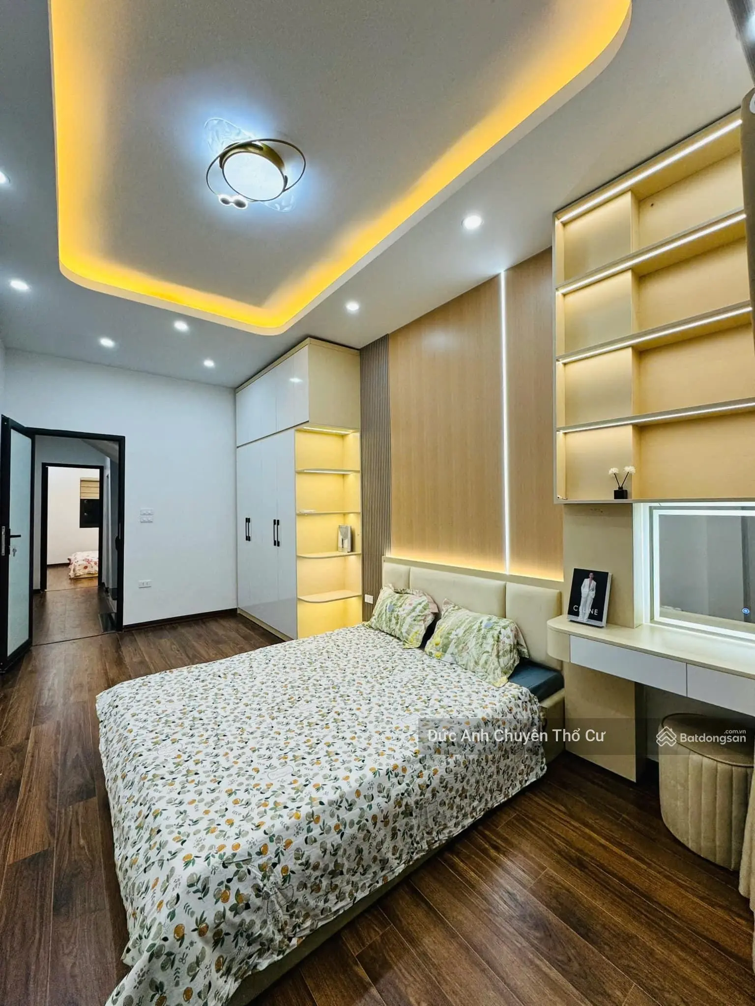 Bán nhà Nguyên Hồng 45m2 gần ô tô ở sướng, lô góc cực thoáng sáng