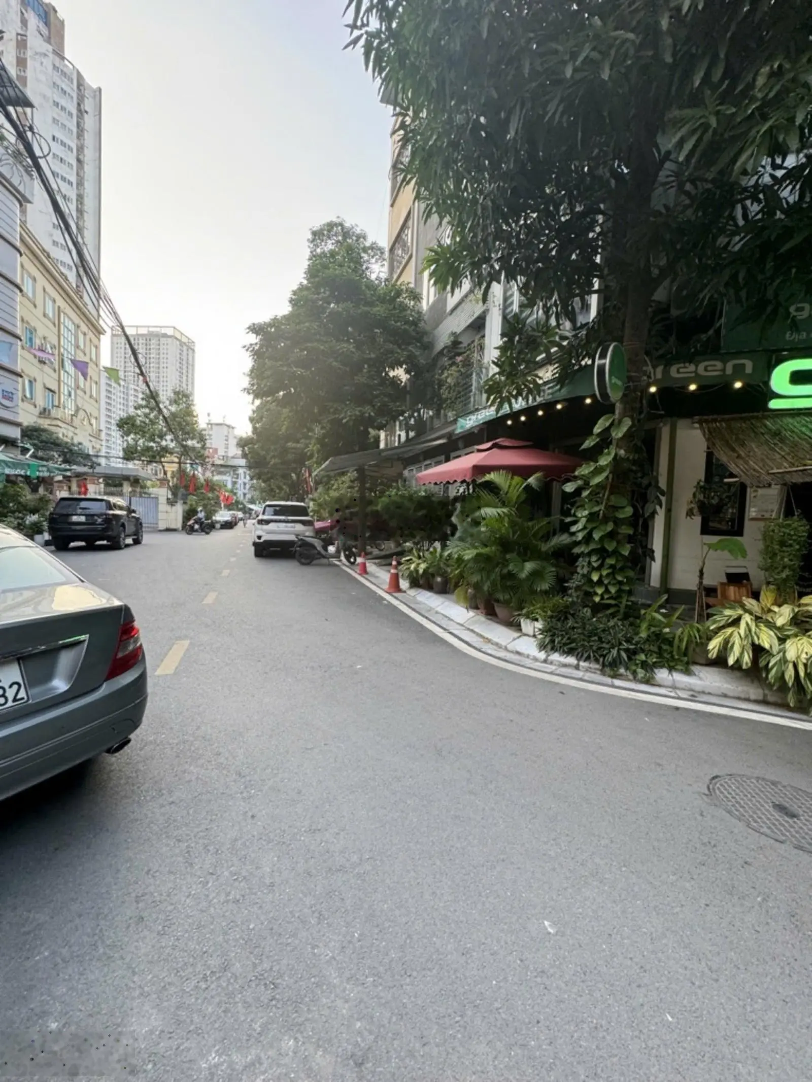 Siêu phẩm kinh doanh, phân lô, ô tô tránh, vỉa hè rộng phố Trung Kính, 70m 5 tầng