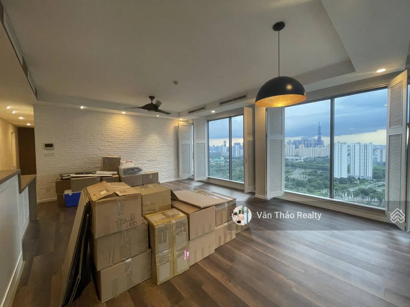 (Diện tích lớn 137m2) Căn hộ 3PN góc - Full kính 2 mặt - Nội thất cơ bản - Đảo Kim Cương Quận 2