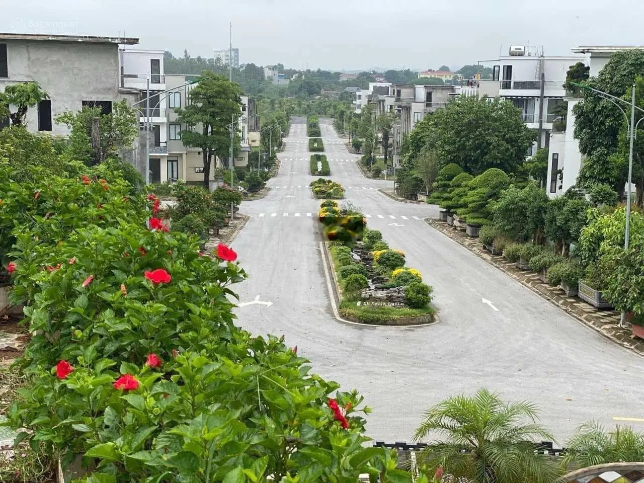 Chủ nhà mua từ đầu F1 cần bán bt song lập có sổ trục chính, giá cần bán nhanh.