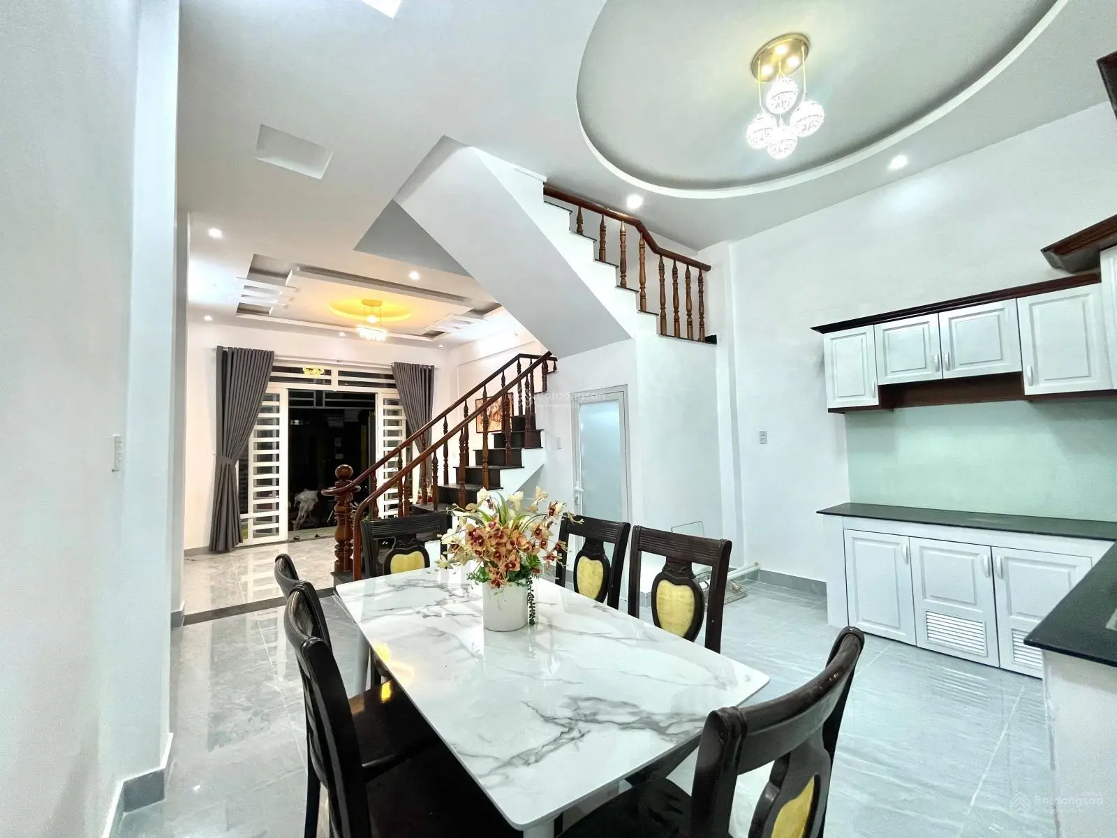 Cần bán gấp nhà 1trệt, 1lầu ~ 54m2 (SHR). (Hình thật 100%)