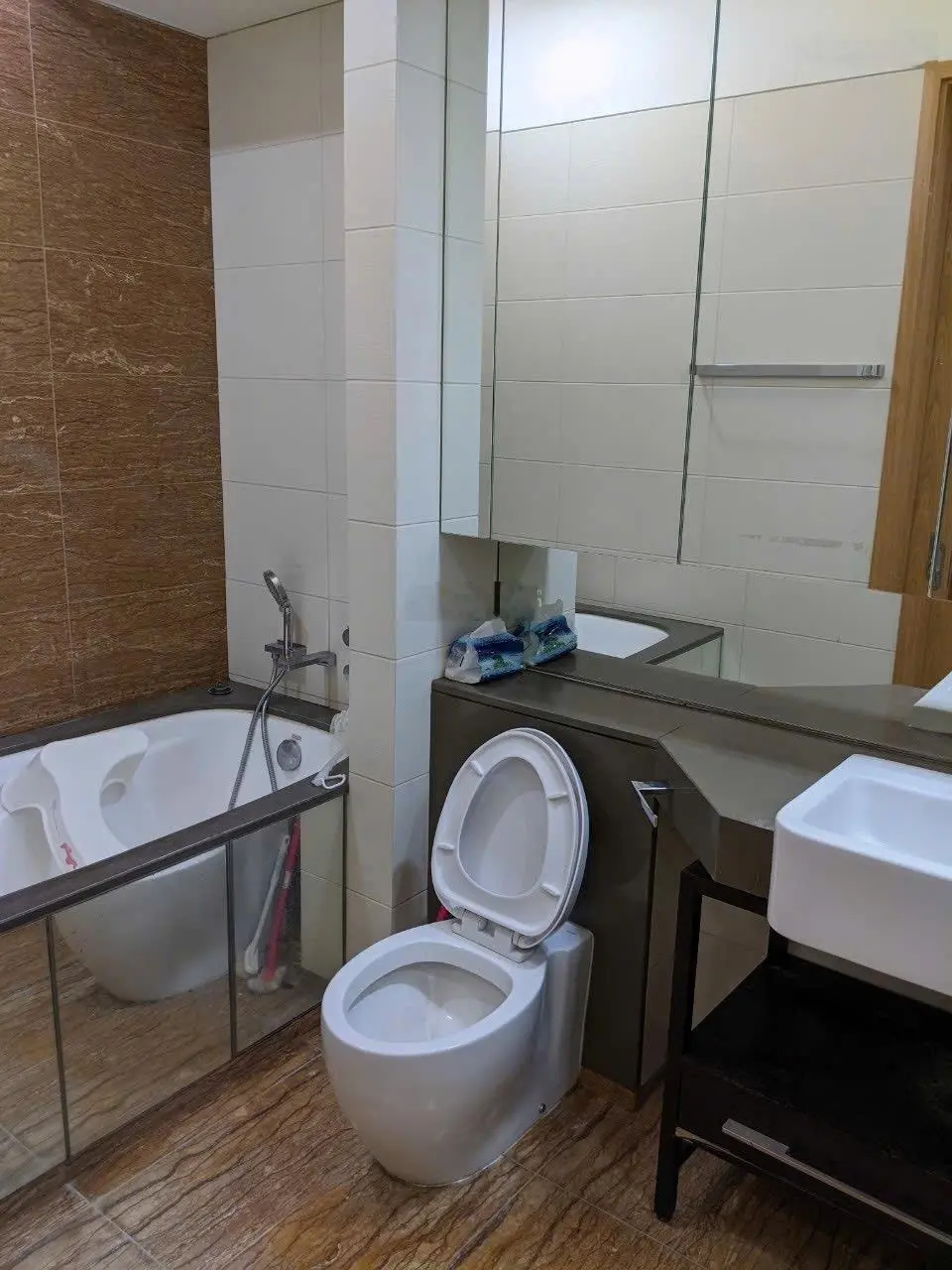Số lượng có hạn. Bán căn 2pn-98m2 chung cư Indochina Plaza Cầu Giấy, tháp W thấp tầng. 0968 201 ***