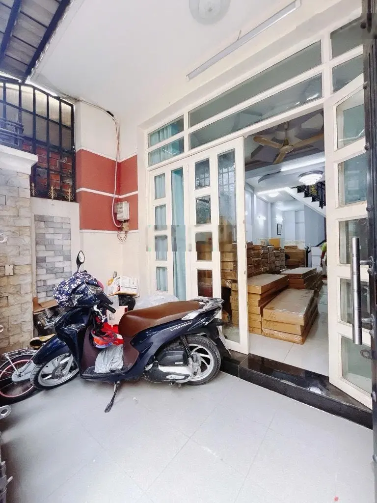 Huỳnh Tấn Phát - oto nằm nhà giá chỉ 7 tỷ