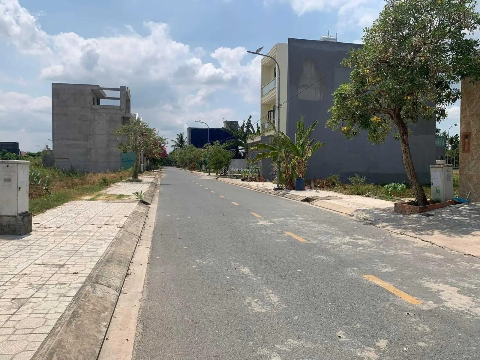 Trục chính Bình Mỹ Center 85m2, vị trí đẹp, sổ sẵn giá 2tỷ050, hỗ trợ ngân hàng LH 0934 004 ***