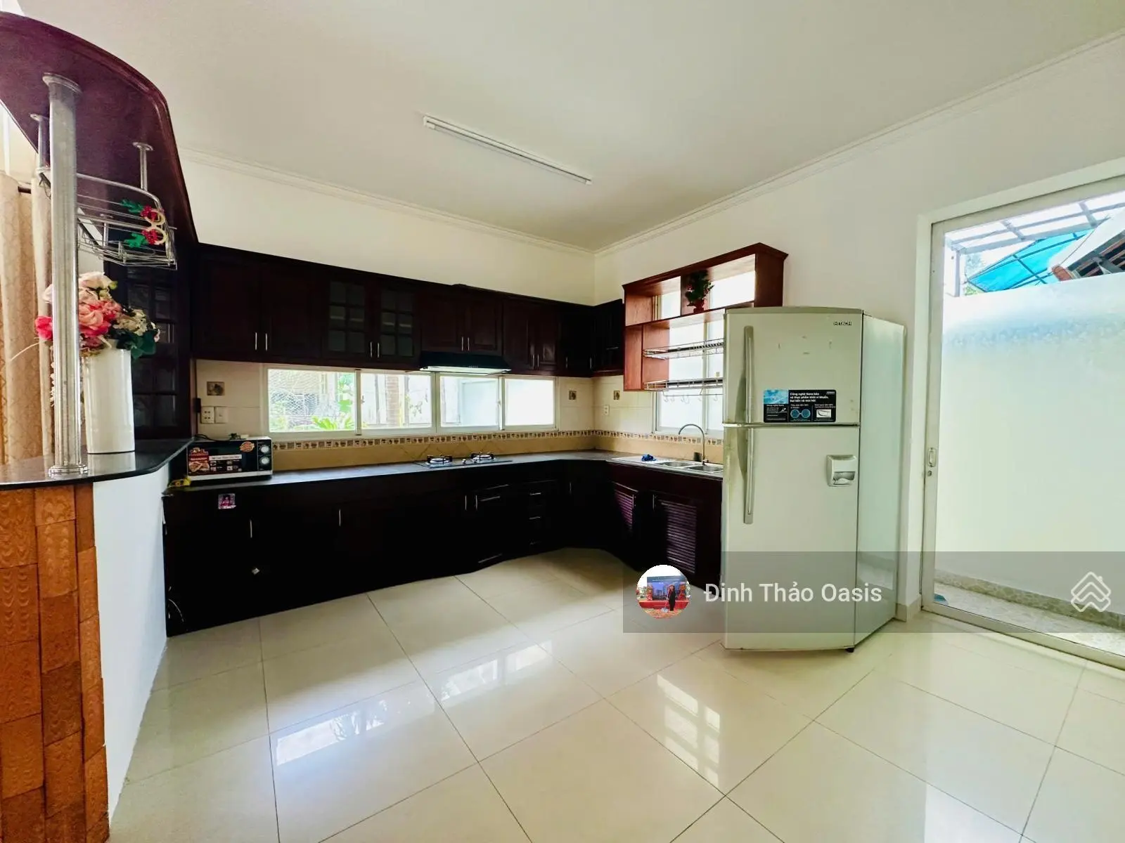 Bán biệt thự đẹp ngang 14mx18,5m trục chính gần hồ bơi kế siêu thị Aeon Mall và sân Golf sông Bé