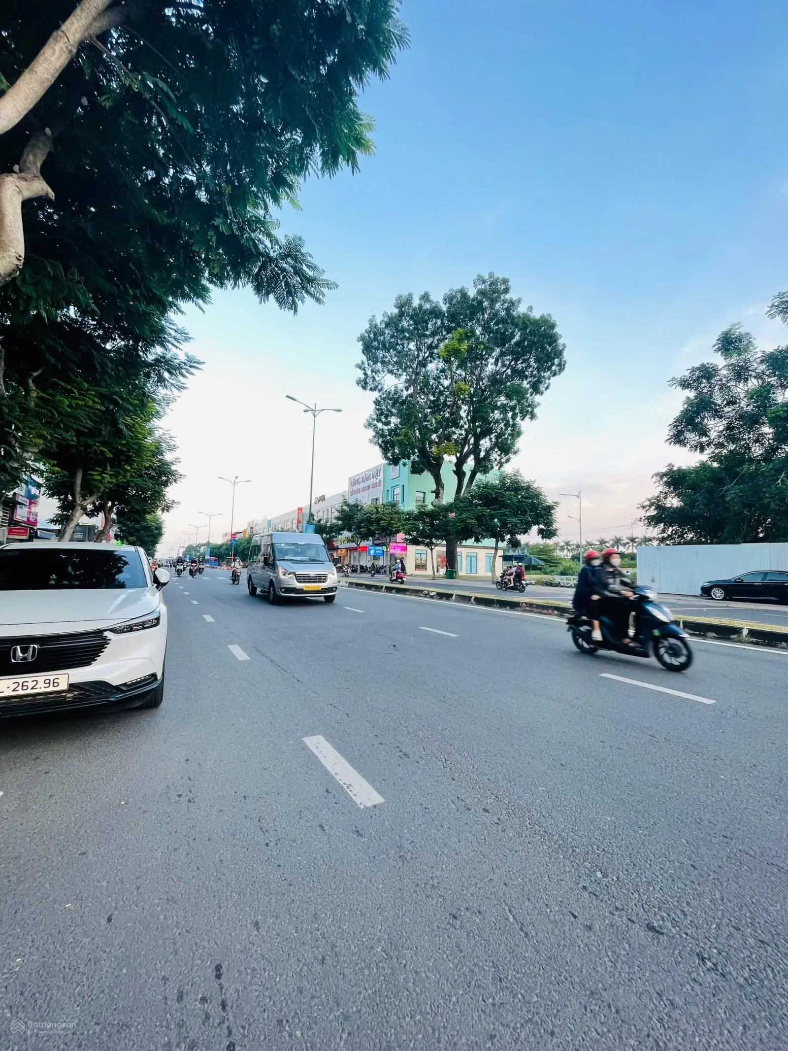 Bán nhà C4 mặt tiền kinh doanh Lê Văn Việt gần 4 trường đại học lớn trung tâm Quận 9 ngang 15m hiếm
