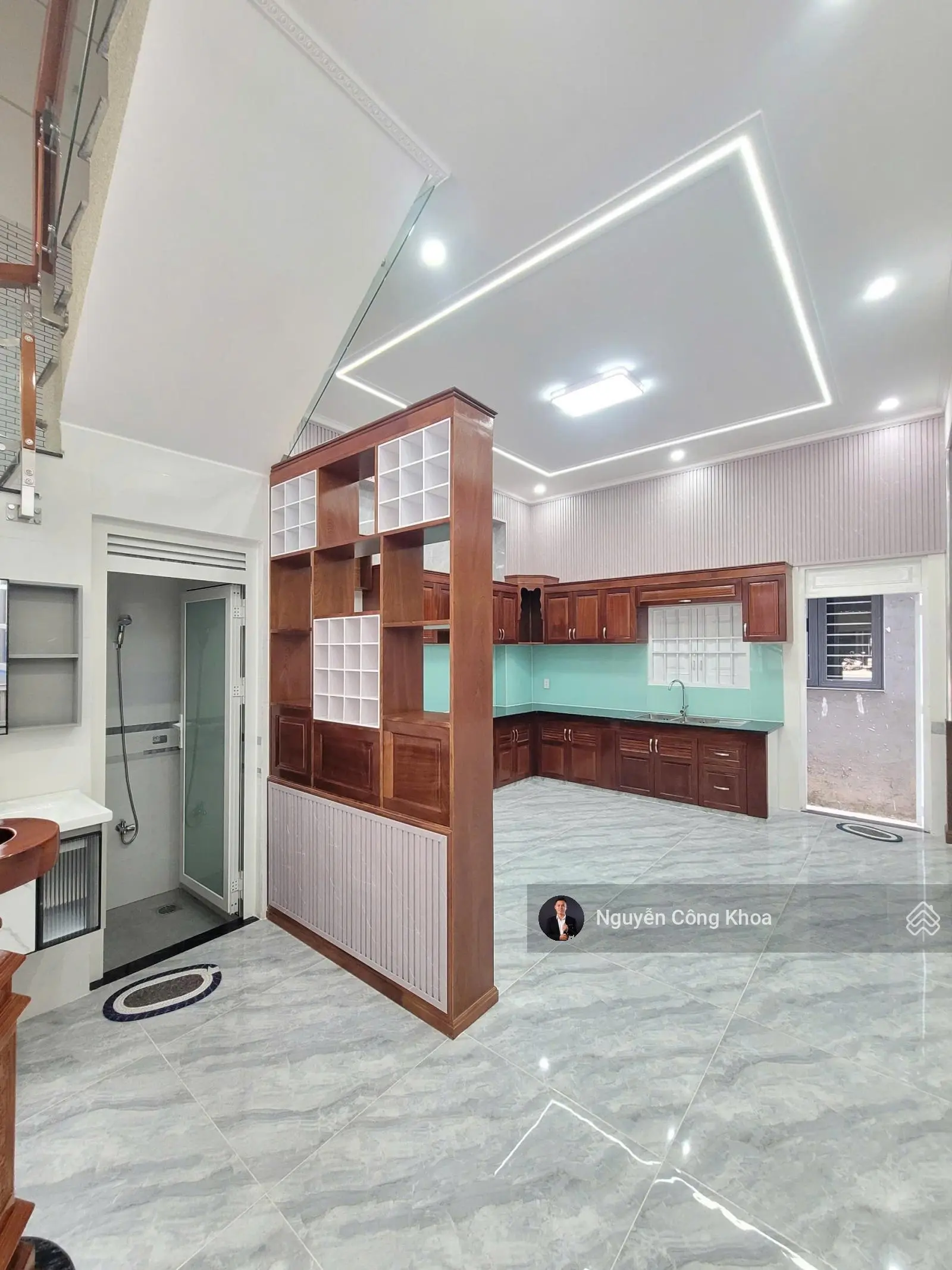 Bán nhà đúc 3 tấm tân cổ điển, sân ô tô, 3 phòng ngủ, 4WC, KDC gần TTYT P. Tân Đông Hiệp, Dĩ An