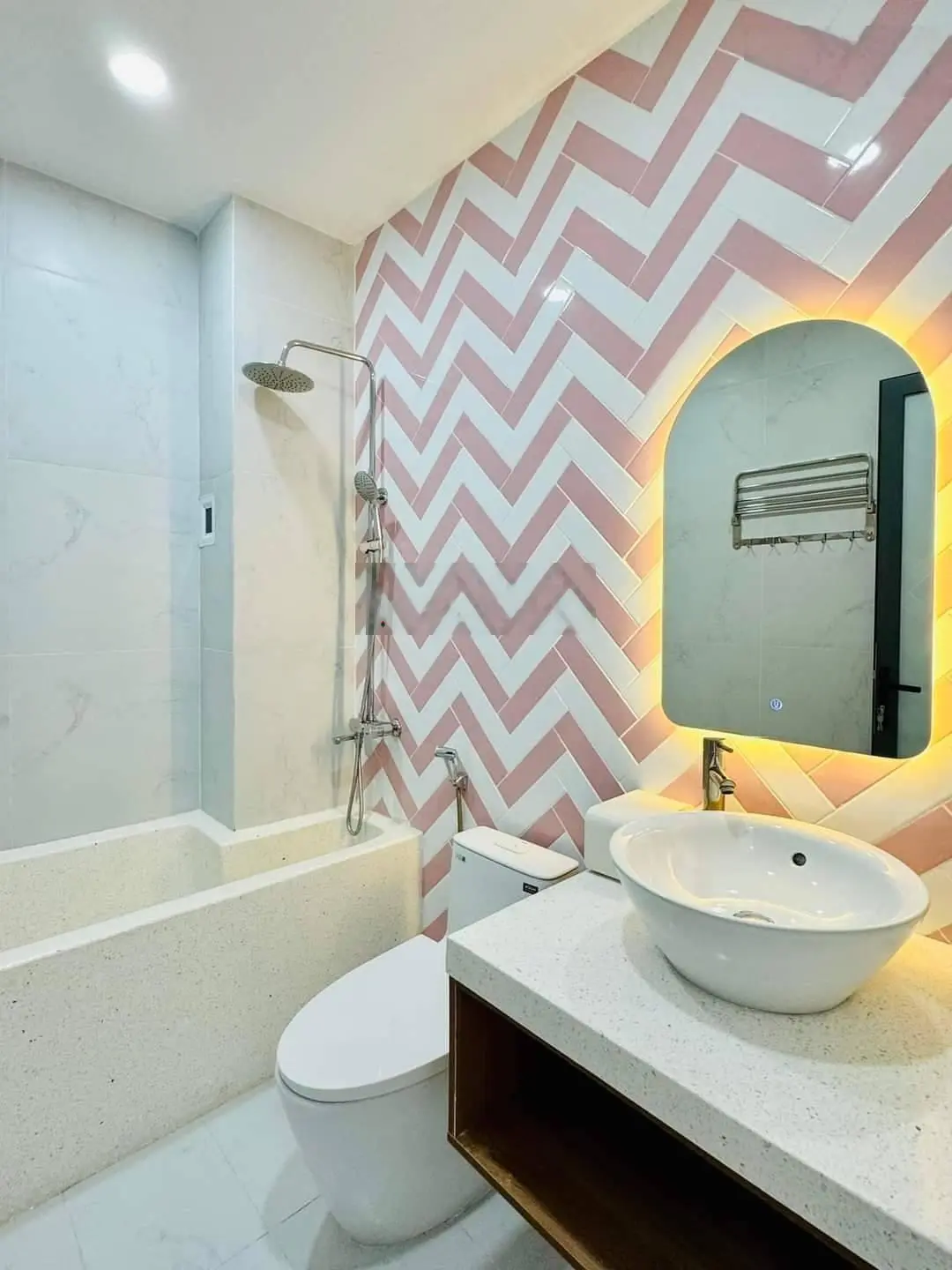 Hot! Siêu phẩm 666 đường 3/2, P14, Quận 10, DT: 63m2, sổ hồng riêng chính chủ
