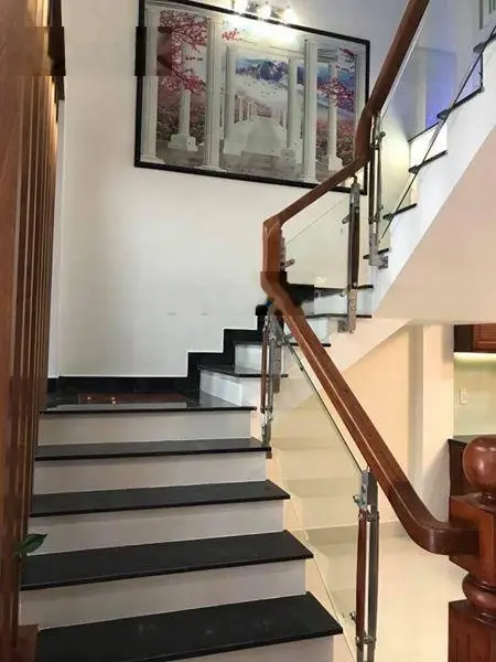 Cần bán gấp nhà 5 tầng phường Mễ Trì, ngõ thông, DT 33m2, MT 3.5m vuông vắn, Giá 6.6 tỷ