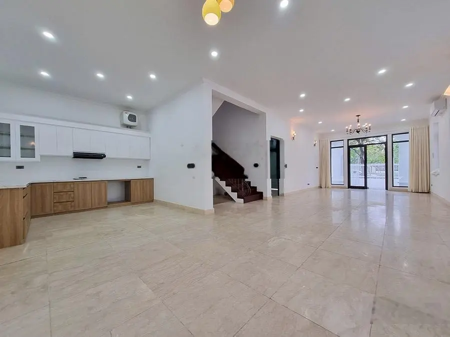 Bán biệt thự song lập Ciputra, 230m2, 5 phòng ngủ, đường đôi, view thoáng.
