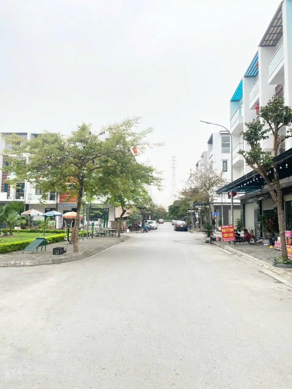 Bán nhà 50,4m2 đối diện công viên giá chỉ hơn 3 tỷ liên hệ e Nguyên 0357 864 ***