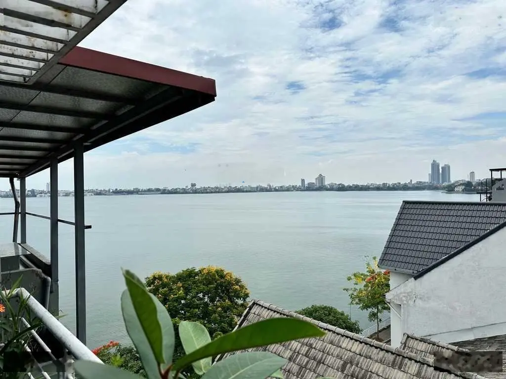 Bán nhà Nguyễn Đình Thi Thụy Khuê 44m2 6T thang máy 7 ngủ sát hồ MT rộng cách hồ 5m. LH 0362 889 ***