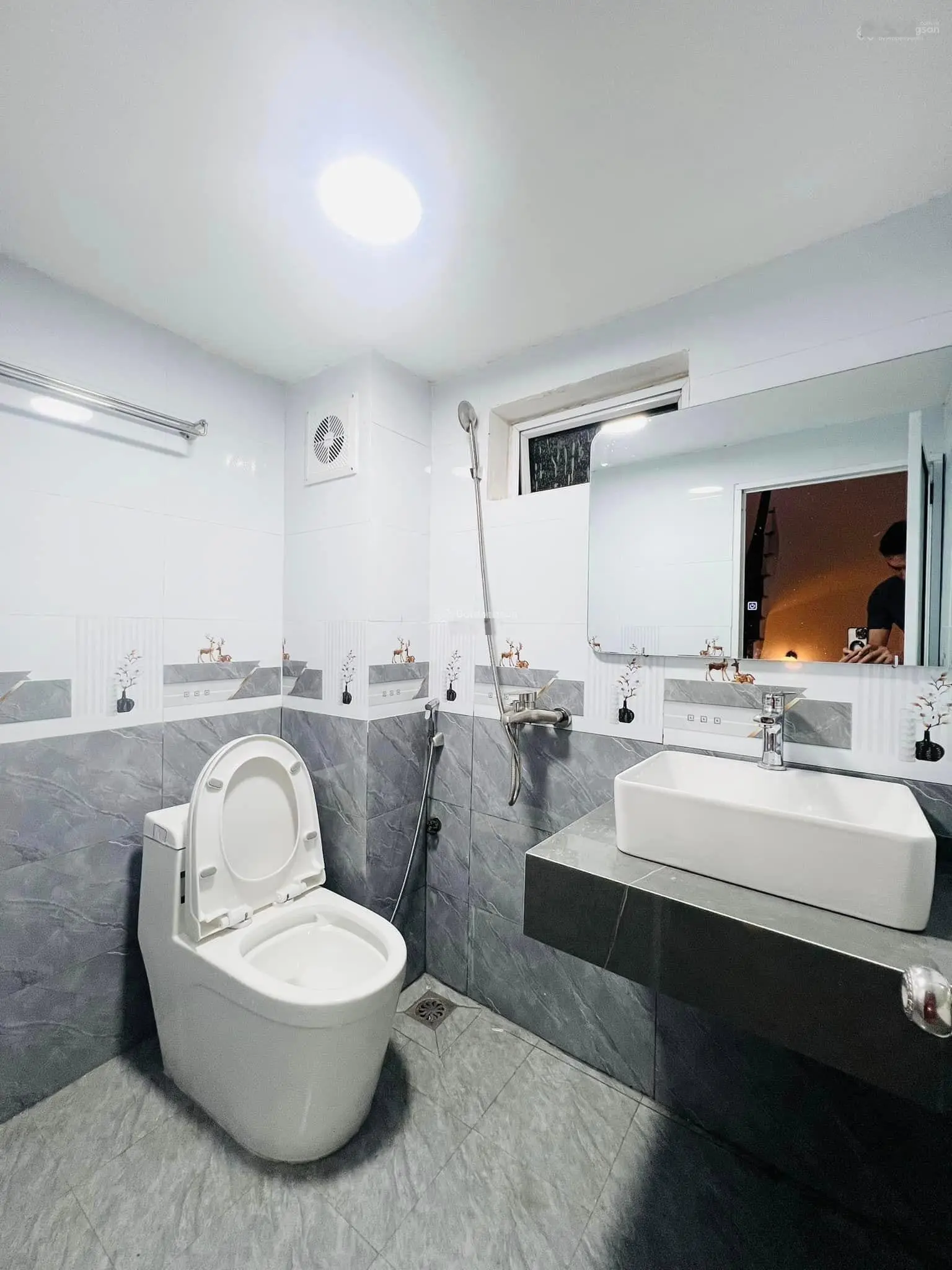 Bán nhà Giang Biên 30m2x5T oto qua nhà, gần công viên, Việt Hưng, Vinhomes Riverside, giá 3,75 tỷ