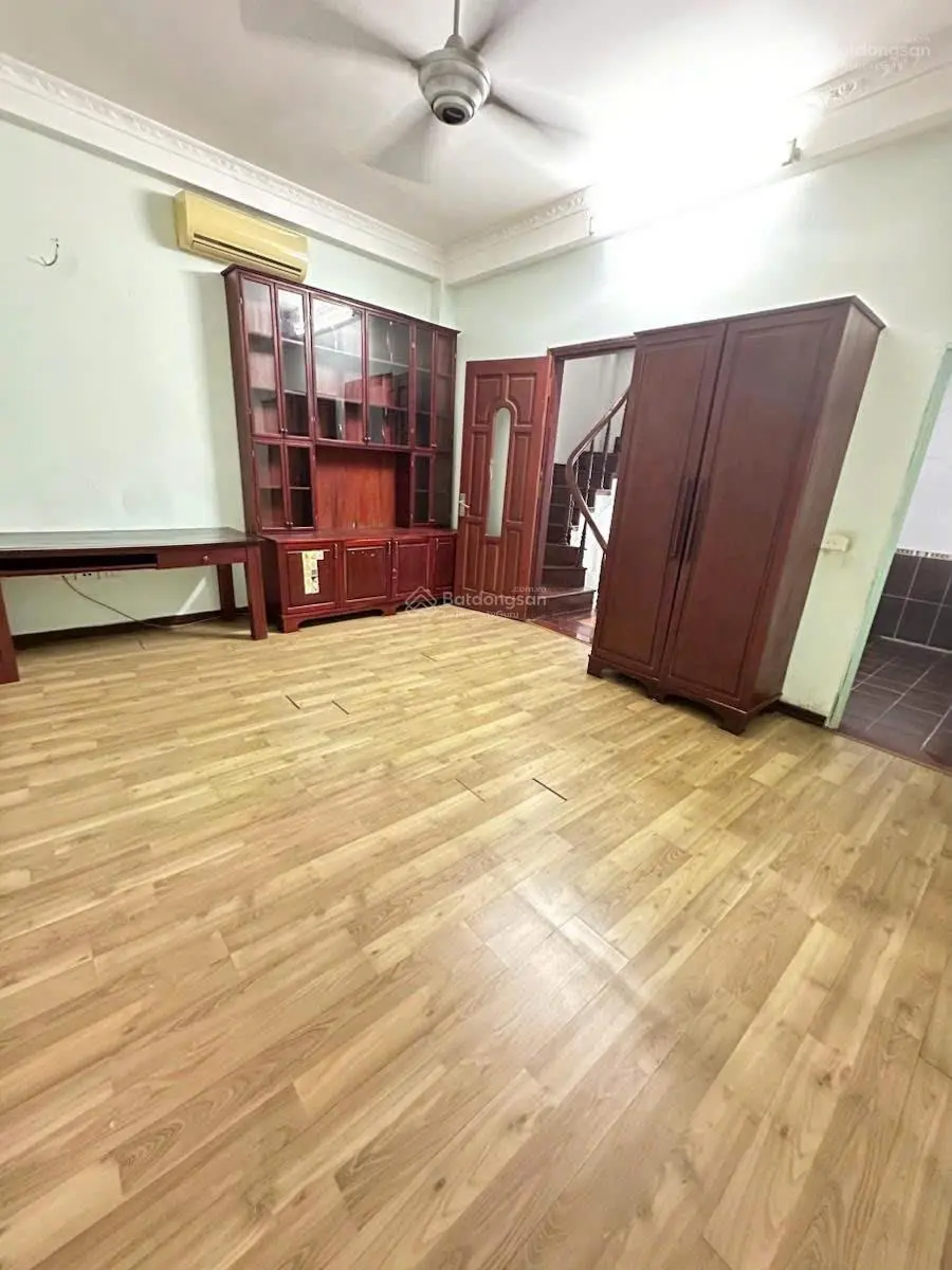 Bán căn nhà 5 tầng dân xây chắc chắn, mặt tiền 5m phố Nguyễn Hoàng